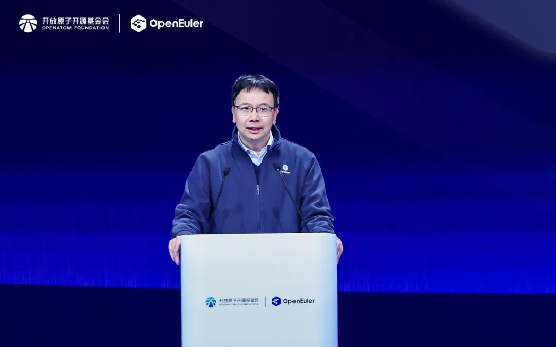 华为董事杨超斌在openEuler峰会分享AI技术展望